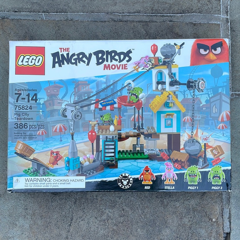 NEW Lego The Angry Birds Movie: Pig City Teardown 75824